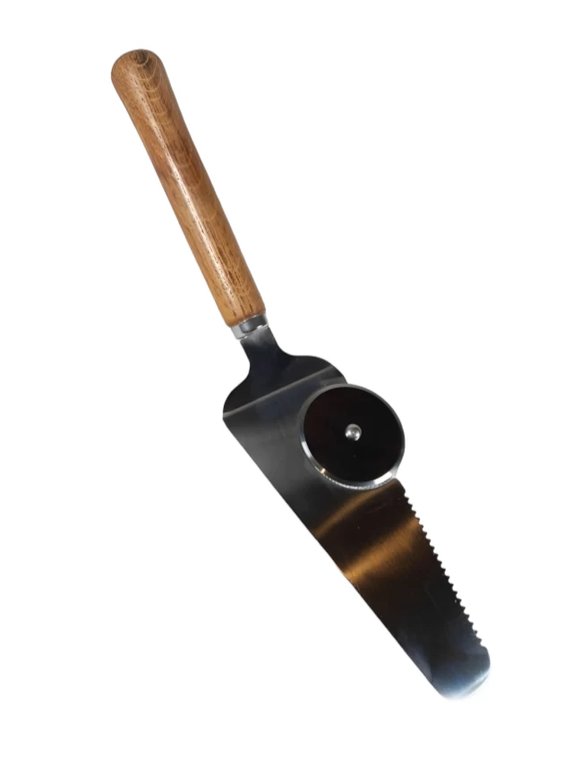 قطاعة بيتزا بيد خشبية، 29.5x11 سم - فضي